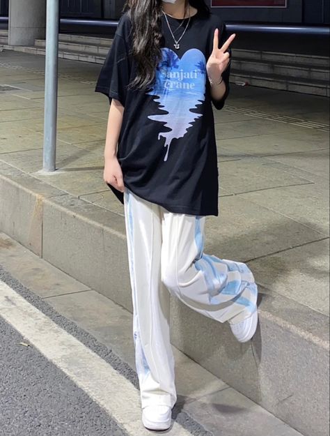 Straight Fit Trousers, Boyish Outfits, Simple Style Outfits, Korean Outfit Street Styles, Everyday Fashion Outfits, Casual Day Outfits, Tomboy Style Outfits, Korean Girl Fashion, Swaggy Outfits