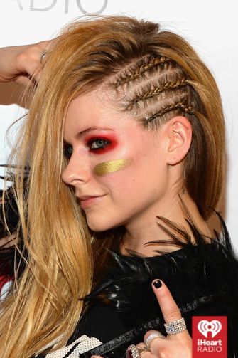 Rock And Roll Hair, Rock Star Hair, Rocker Hair, Avril Lavigne Photos, Viking Hair, Braids With Beads, Festival Hair, Long Blonde, Side Braid