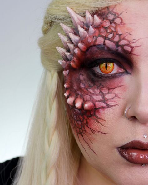 Mother of Dragons 🐲🧝🏻‍♀️ Dragon side: @bennyemakeup Ultimate FX Palette @meduusat_studio Prosthetic @mehronmakeup paradise paint palette Glam side: @hudabeauty chai easy blur foundation, easy blur primer, rich brown lip contour, terracotta lip contour, maverick liquid lipstick, clear faux filler gloss, easy bake cherry blossom powder in pressed and loose, pound cake easy bake powder and very vanta Khol @makeupbymario the neutrals palette, light/medium skin enhancer, rose crush blush... Terracotta Lip, Neutrals Palette, Dragon Makeup, Lip Contour, Easy Bake, Cake Easy, Lip Contouring, Stage Makeup, Mother Of Dragons