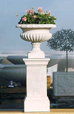 garden pots stands decoration ideas Plastic Bottle Flower Vase, Tulasi Plant, Bottle Flower Vase, Plant Stand Ideas, Vase Making, Outdoor Vases, Flower Vase Making, Luxury Landscaping, Stand Ideas