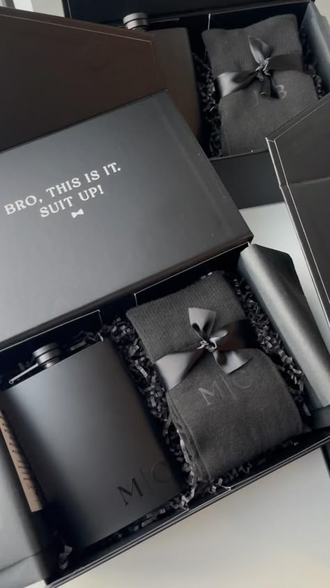 Did you know we make groomsmen proposal boxes too? And guess what—they’re super popular! Contrary to what you might think, a lot of guys actually do groomsmen proposals! If you’re a looking to pop the question to your groomsmen, slide into our DMs—we’ll make it easy-breezy for you! We have preset boxes ready to go. Just give us the names, send the payment, and we’ll handle the rest. Easy, right? 😎 #groomsmenproposal #fortheguys #groom #iaskedshesaidyes #engaged #bestman 🤵🏽‍♂️🤵🏻‍♂️🤵🏼‍♂️ Unique Groomsmen Proposal Gifts, Entourage Proposal Ideas, Creative Ways To Ask Groomsmen, Gifts To Ask Groomsmen To Be In Wedding, Will You Be My Groomsmen Ideas, How To Ask Your Groomsmen Ideas, Grooms Men Gifts Ideas, Proposal Boxes For Groomsmen, Easy Groomsmen Gifts