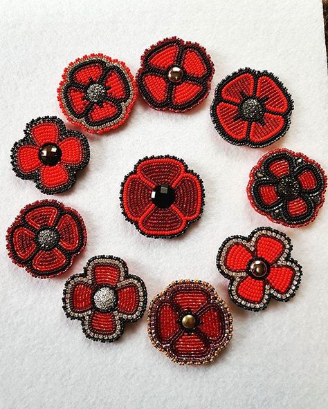 Wanda McNab on Instagram: “Sold” Beaded Poppies, Métis Beadwork, Beaded Gloves, Crochet Gift Ideas, Crochet Poppy, Easy Bag, Beaded Patterns, Native American Beadwork Patterns, Native Beading Patterns