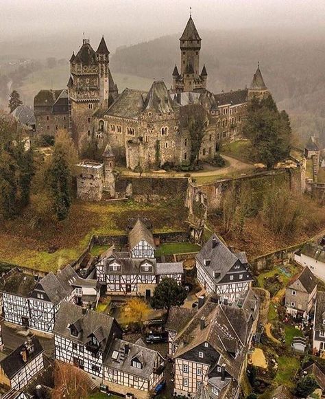 Schloss Braunfels, Germany.  Photo by @pierrebrauer Braunfels Castle, Germany Castles, Fairytale Castle, Destination Voyage, Beautiful Castles, A Castle, Medieval Castle, Beautiful Buildings, Pretty Places