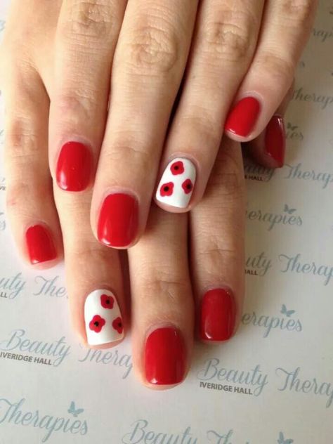 Remembrance nails #poppies Nail Art Poppy, Remembrance Nail Art, Poppy Red Nails, Remembrance Day Nails, Remembrance Nails, Poppy Nail Art, Poppy Nails, Funky Nail Designs, November Nails