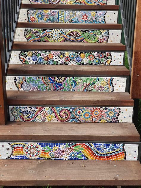 Mosaic Steps, Mosaic Stairs, Stair Art, Step Treads, Front Flower Beds, Garden Rock Art, Tile Stairs, Garden Steps, Painted Stairs