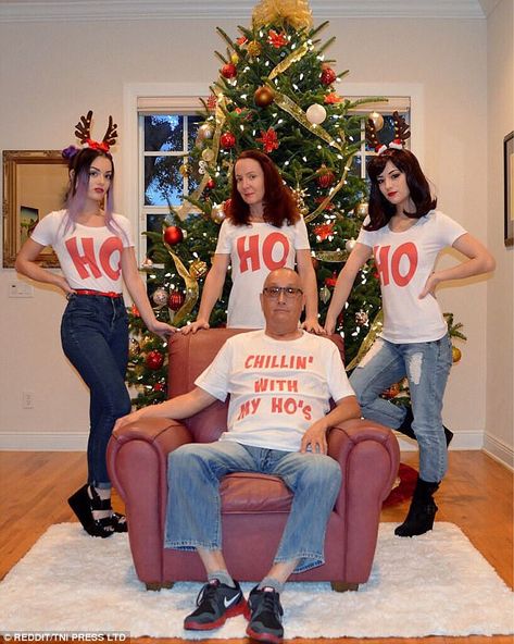 Awkward Holiday Family Photos, Weird Family Photos, Awkward Family Christmas, Funny Family Christmas Cards, Funny Christmas Photos, Family Christmas Photos, Christmas Card Photos, Funny Christmas Pictures, Family Christmas Card