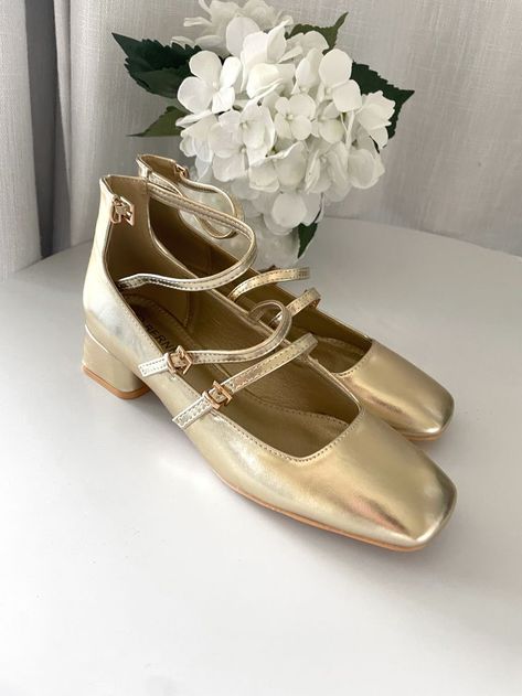 Parisian style gold shoes 💛

Mary jane shoes, mary janes shoes, golden shoes, square toe shoes, straps shoes, block heel shoes Shoes Mary Janes, Shoes Mary Jane, Golden Shoes, Mary Janes Shoes, Square Toe Shoes, Block Heel Shoes, Gold Shoes, Mary Jane Flats, Strap Shoes