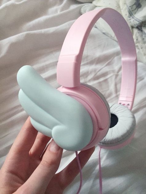 softness daily ✨ on Twitter: "angel wing headphones 🎀… " Kawaii Headphones, Girly Games, Cute Headphones, Gaming Room Setup, Kawaii Accessories, Gamer Room, Kawaii Room, Game Room Design, Cute Room Decor