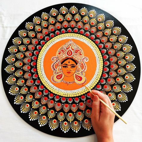 Aarti Thali, Dot Mandala Art, Mandala Dotting, Lippan Art, Mandala Art Therapy, Diy Abstract Canvas Art, Wood Painting Art, Cute Canvas Paintings, Dot Mandala