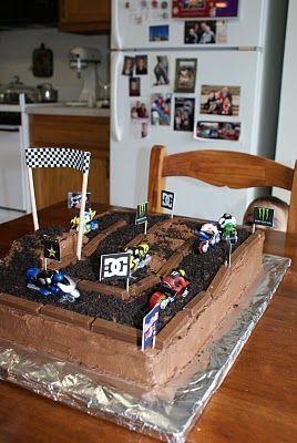 Dirt Bike Cake, Bolo Motocross, Motorbike Cake, Bike Cake, Bike Birthday Parties, Dirt Bike Party, Bike Garage, Bike Birthday, Dirt Bike Birthday