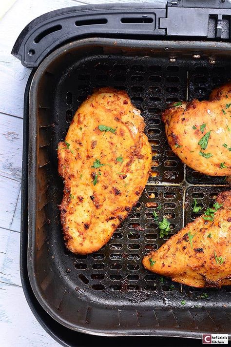 Air Fryer Chicken Breast - How to Cook Chicken Breasts in an Air Fryer Margarita Chicken, Cracker Barrel Chicken, Air Fryer Chicken Thighs, Cooks Air Fryer, Ways To Cook Chicken, Fried Chicken Breast, Chicken Fried Steak, Air Fried Chicken, Air Fryer Recipes Chicken