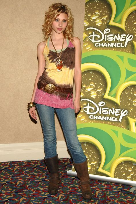 Early 2000s Disney Channel Fashion, 2000 Disney Channel Aesthetic, Y2k Disney Channel Outfits, 2000s Disney Fashion, 2000s Disney Channel Outfits, Disney Channel Fashion, Disney Channel Outfits, 2000s Disney Channel, Extra Fits