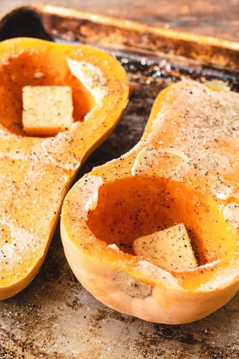 Quick and easy instructions for the best way to bake/roast a butternut squash in your oven. Butternut Squash Low Carb, Bake Butternut Squash, Baked Squash Recipes, Butternut Squash Oven, Butternut Squash Recipes Easy, Squash In Oven, Butternut Squash Cooking, Oven Roasted Butternut Squash, Butternut Squash Recipes Roasted