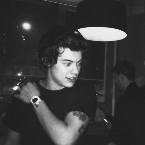 Harry Styles Icons, Dark Harry, Harry Styles 2013, Harry Styles Aesthetic, Harry Styles Imagines, Black And White Picture Wall, Frat Boy, Harry Styles Pictures, Harry Styles Photos