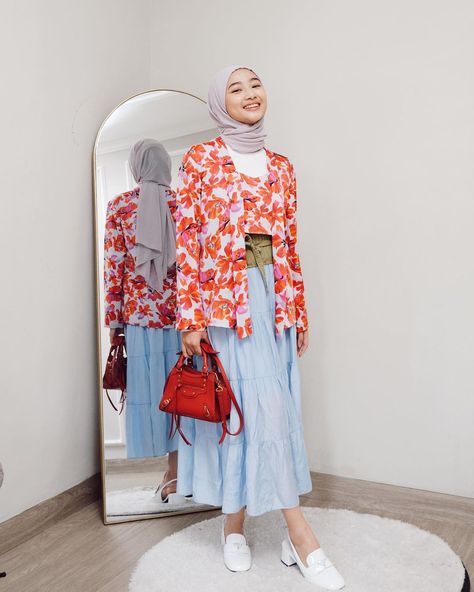 Kutu Baru Jumputan, Kebaya Vintage, Kebaya Casual, Batik Fashion Modern, Outfit Kebaya, Kebaya Outfit, Ootd Kebaya, Outfit Ideas Hijab, Kondangan Outfit