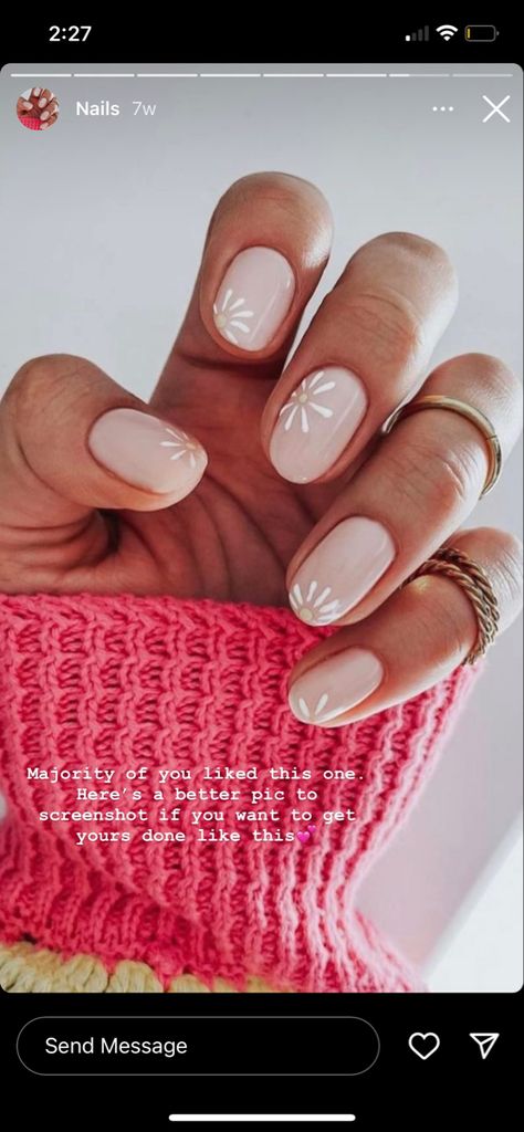 Simple Cream Nail Designs, Neutral Manicure Ideas Minimalist Nails, Cute Nails For Nurses, Neutral Back To School Nails, Nail Designs For Shorter Nails, Back To School Nails College, Nails For Graduation Short, Painted Natural Nails Ideas, Sns Neutral Nails