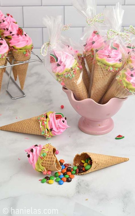 Ice Cream Cone Cake Pops Recipe, Ice Cream Cone Party Favors, Ice Cream Cone Cotton Candy, Waffle Cone Party Favors, Meringue Ice Cream Cones, Ice Cone Cake, Marshmallow Ice Cream Cones, Ice Cream Cone Treats Ideas, Candy Cones Ideas