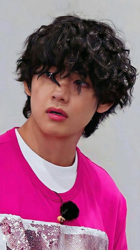 #BTS #taehyung #V V Hair, Extension Hair, Bts Backgrounds, Kim Taehyung Wallpaper, Run Bts, Korean Hairstyle, Daegu, V Taehyung, Hair Extension