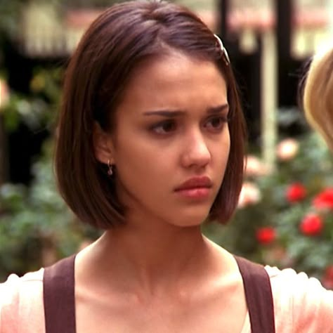 Jessica Alba 90s, Jessica Alba Bob, 90s Series, Young Jessica Alba, Jessica Alba Hair, Hilary Swank, Short Grunge Hair, Beverly Hills 90210, Famous Actors