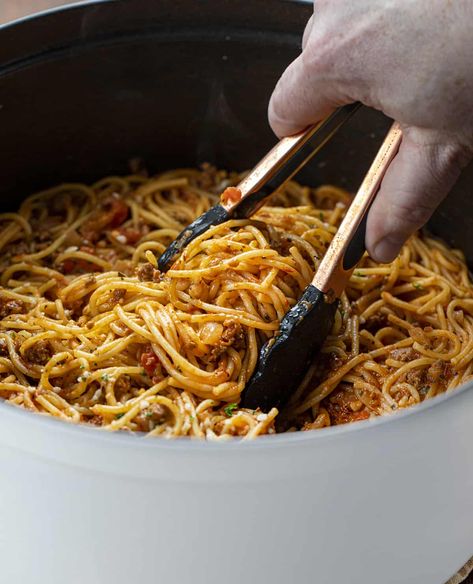 One Pot Spaghetti One Pot Spaghetti Recipe, Hamburger Skillet, Pork Quesadilla, Beef Satay, Spaghetti Ingredients, Hamburger Dishes, Beef Pot Pies, One Pot Spaghetti, Beef Dinners