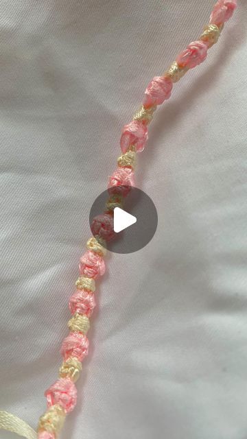 Rose Bracelet Tutorial, Bracelets Crochet, Ribbon Bracelet Tutorial, Rose Choker, Crochet Princess, Ribbon Bracelets, Yarn Bracelets, Rose Bracelet, Diy Jewlery