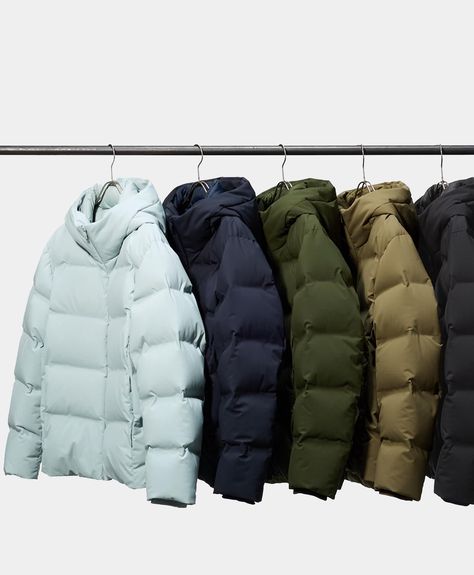 When winter rolls in, only the finest men's puffer jacket will do. Here are a few of our favourite options The puffer jacket: bulky, quilted, sometimes bordering on marshmallow territory, and yet absolutely essential winter outerwear. There’s something delightfully simple about its design – layers of filling stitched into neat little pockets to trap warmth without the need for overcomplicated tech. And when done well, the best puffer jackets for men offer that rare mix of warmth, comfort, and st Best Puffer Jacket, Chino Joggers, Parka Vest, Winter Wrap, Mens Puffer Jacket, Cold Prevention, Winter Outerwear, Jackets For Men, Jumpsuit Shorts Rompers