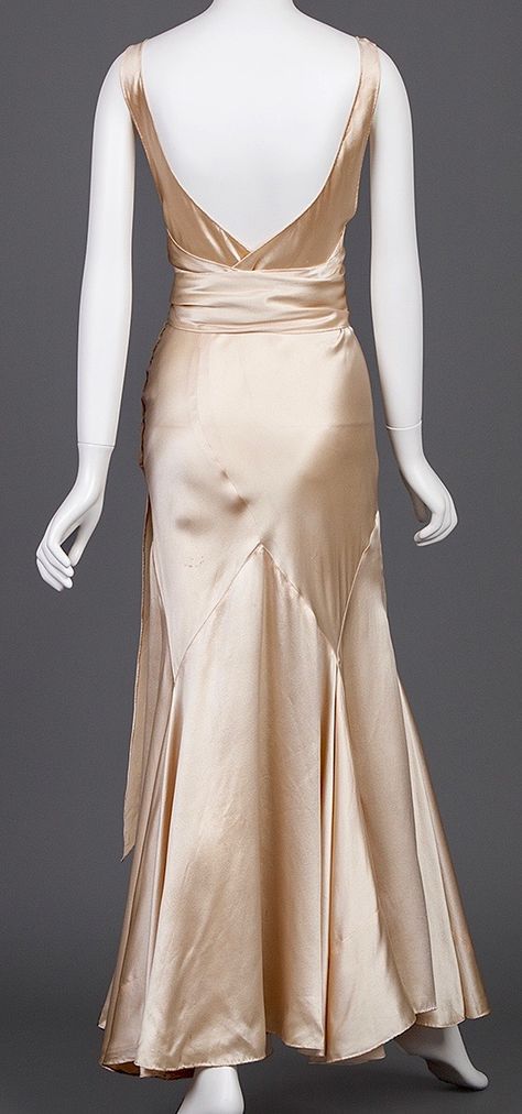 1930s  3:3 1930s Bias Cut Dress, 1930s Skirt, 1930s Costumes, Historical Garments, 1930s Gown, Fashion Timeline, Deco Fashion, Bias Cut Dress, Future Wardrobe