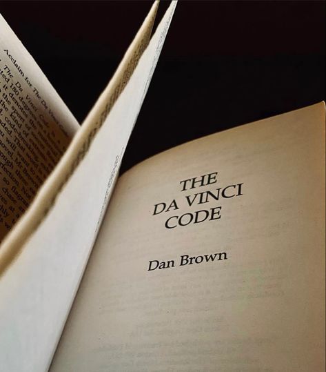 Pic of the opening page of the Da Vinci code 
It reads “The Da Vinci Code- Dan Brown” Robert Langdon Aesthetic, The Davinci Code Aesthetic, Dan Brown Books Aesthetic, Davinci Code Movie, Mystery Book Aesthetic, Dan Brown Books, Code Aesthetic, Robert Langdon, Davinci Code