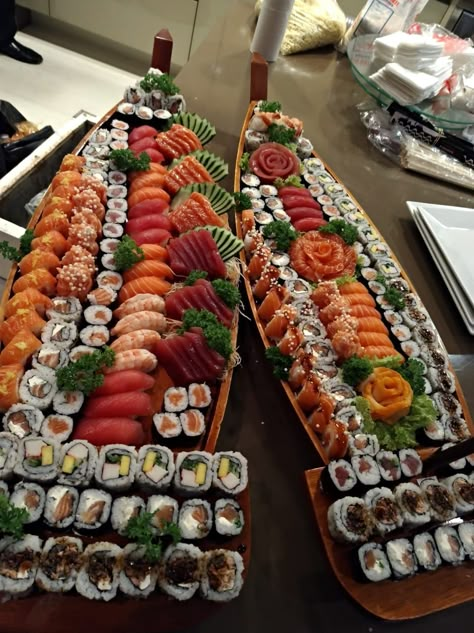 Sushi Restaurant Aesthetic, Resep Sushi, Sushi Board, Sushi Recipes Homemade, Sushi Boat, Japanese Food Sushi, Sushi Platter, Food Sushi, Salty Foods