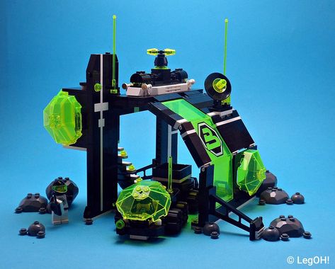 Blacktron 2 Base Lego Blacktron, Lego Spaceship, Command And Conquer, Amazing Lego Creations, Lego Creative, Lego Space, Lego Models, Lego Design, Pew Pew