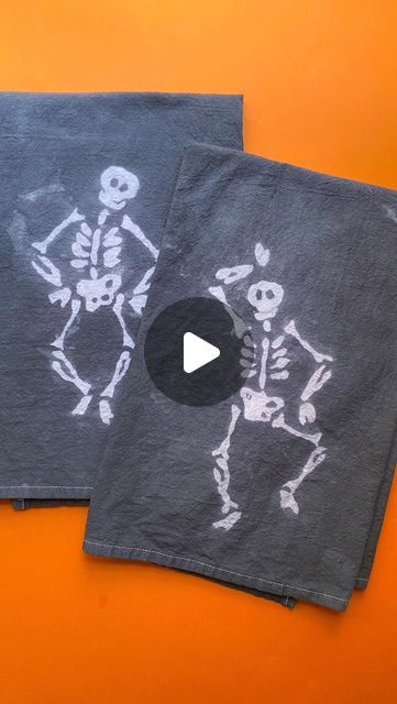 Jessie | Craft Workshop Instructor & Content Creator on Instagram: "DIY some easy batik tea towels for Halloween! 

This is a real tried and true project from a few years ago, and I still use these towels every Halloween 💀

.
#halloween #halloweencrafts #halloweendiy #spookyskeleton #ritdye #fabricdye #spookydecorations #autumncrafts #halloweendecorations🎃 #spookydiy" Anthro Diy, Pumpkin Song, Rit Dye, Crafts Workshop, Autumn Crafts, Hallows Eve, How To Dye Fabric, Shibori, Thanksgiving Decorations