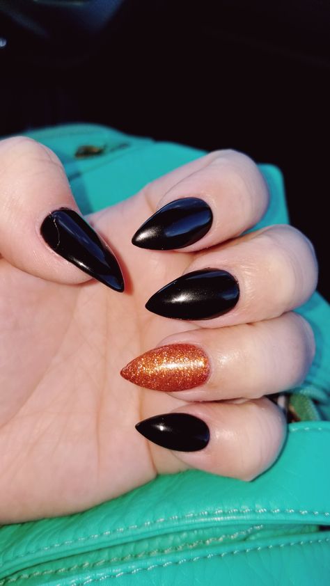 Stiletto Halloween nails. Acrylic. Gel polish. Black and orange. Orange Acrylic Nails, Black Halloween Nails, Orange Nail Designs, Halloween Acrylic, Halloween Acrylic Nails, Cute Halloween Nails, Long Acrylic Nail Designs, October Nails, Fall Acrylic Nails