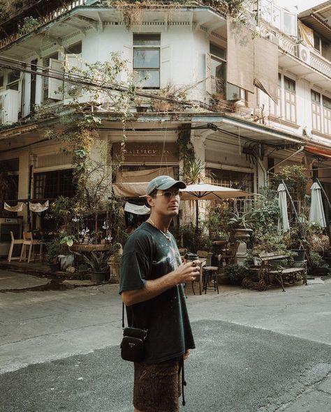 City Men Aesthetic, Urban Street Photography Men, Street Photo Ideas Men, Poses For Men Instagram Aesthetic, Travel Poses Ideas Men, Bangkok Thailand Outfit Ideas Men, Street Poses Photoshoot Ideas Men, Thailand Outfit Ideas Men, Insta Poses Men