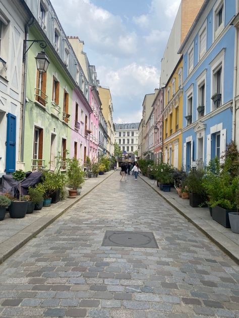 French Streets, Utah City, Travel Photography Aesthetic, France Travel Photography, Streets Of France, Paris France Aesthetic, France Street, Camp Aesthetic, Colorful Homes