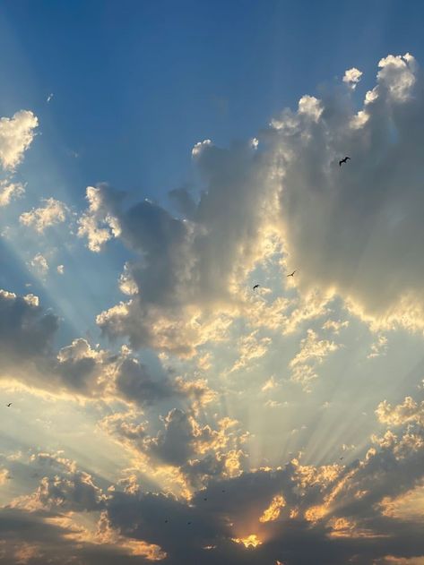 Sunny With Clouds, White Sky Aesthetic, Iphone Background Ideas, Black Paper Background, Blue Flowers Background, Moon Sunset, Calendar Background, Banner Background Hd, Best Poses For Photography