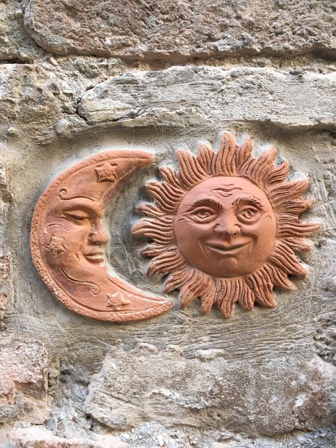 Terracotta Diy Ideas, Teracotta Clay Ideas, Sun And Moon Clay Art, Terracotta Clay Ideas, Terracotta Clay Crafts, Sun And Moon Pottery, Sun And Moon Clay, Exotic House Plants, Clay Sun