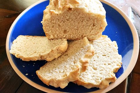 This Easy 3-Ingredient Bread Recipe Could Turn You Into a Baker #30secondmom Coffee Banana Bread, Baked Tomato Recipes, Milk Bread Recipe, Baking Measurements, Artisan Bread Recipes, Bread Baker, Sandwiches For Lunch, Quick Snacks, Artisan Bread