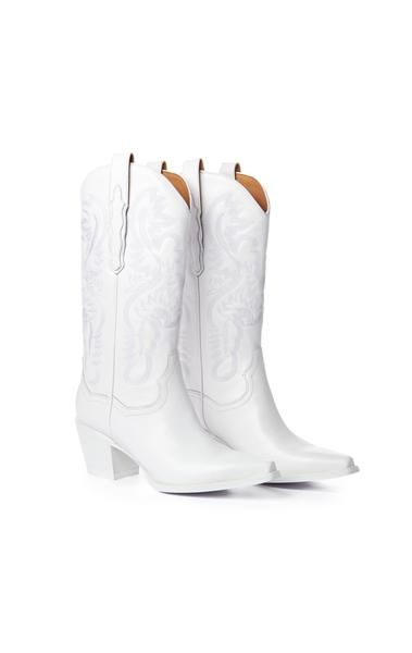 JEFFREY CAMPBELL DAGGET WESTERN COWBOY BOOT – LF Stores Coachella 2022, Cowgirl Boots Outfit, White Cowboy Boots, Taylor Swift Tour Outfits, Rodeo Outfits, Spring Sandals, Cowboy Boot, Jelly Sandals, Western Cowboy Boots