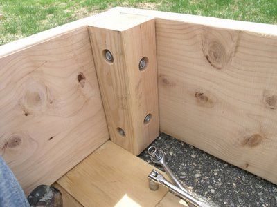 Wooden sand box Sandbox Plans, Build A Sandbox, Wooden Sandbox, Diy Sandbox, Outdoor Play Areas, Backyard Playground, Backyard For Kids, Kids Wood, Woodworking Videos