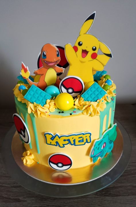 Birthday Cake Pokemon, Pikachu Cake Ideas, Pokemon Torte, Bolo Pikachu, Cake Pokemon, Pokemon Party Decorations, Birthday Cale, Pokemon Birthday Cake, Pokémon Birthday