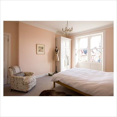 Wall color guest room not pink but a salmon color Pale Peach Bedroom, Salmon Pink Bedroom, Peach Bedroom Walls, Salmon Pink Wall, Salmon Walls, Color Accent Wall, Bedroom Peach, Pastel Wall Color, Peach Bedroom