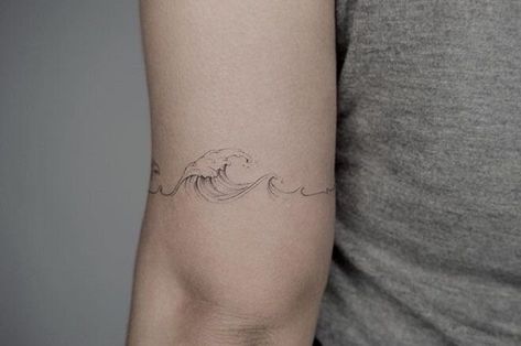 Simbols Tattoo, Wave Tattoos, Simple Wave Tattoo, Small Wave Tattoo, Wave Tattoo Design, Tattoos Infinity, Ankle Tattoos For Women, Wave Tattoo, Inspiration Tattoos