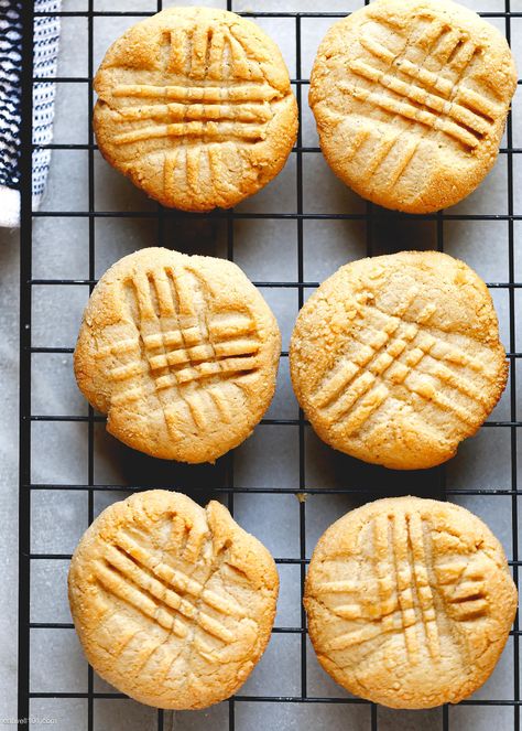 Cream Cheese Peanut Butter Cookies - #cookies #peanut-butter #recipe #eatwell101 - Literally melting in your mouth, our Cream Cheese Peanut Butter Cookies are chewy and sweet, and packed full of amazing peanut butter flavor! - #recipe by #eatwell101® Cream Cheese Peanut Butter, Cream Cheese Cookie Recipe, Classic Peanut Butter Cookies, Garlic Butter Salmon, Enchilada Casserole Recipes, Make Cream Cheese, Gluten Free Chocolate Chip Cookies, Organic Peanut Butter, Peanut Butter Cheesecake