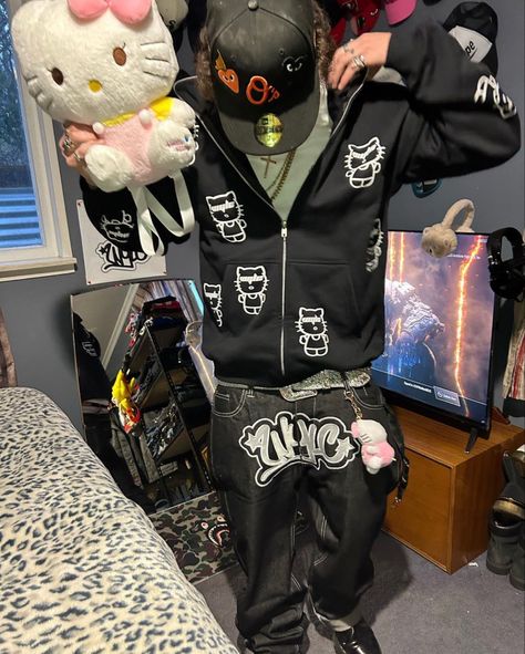 HELLO KITTY HOODIE Hello Kitty Guy Outfit, Hello Kitty Outfit Men, Boy Hello Kitty, Hello Kitty Outfit Aesthetic, 90s Hip Hop Outfits, Hello Kitty Boy, Kuromi Outfit, Y2k Outfits Men, Hello Kitty Hoodie