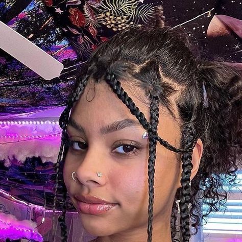 Star Hairstyle Braids, Star Parts Braids, Star Part Hairstyle, Star Hair Parting, Star Clips Hairstyles Curly Hair, Star Puffs Hair, Star Girl Hairstyle, Pop Star Hairstyles, Star Part Hair