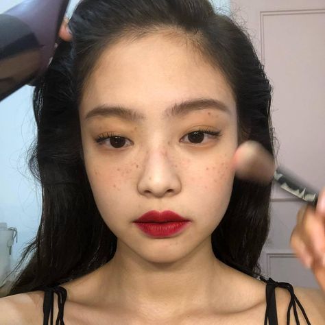 ggspics🌹 on Twitter: "blackpink ; jennie… " Red Lipstick, A Woman, Makeup, Red, Hair, Make Up