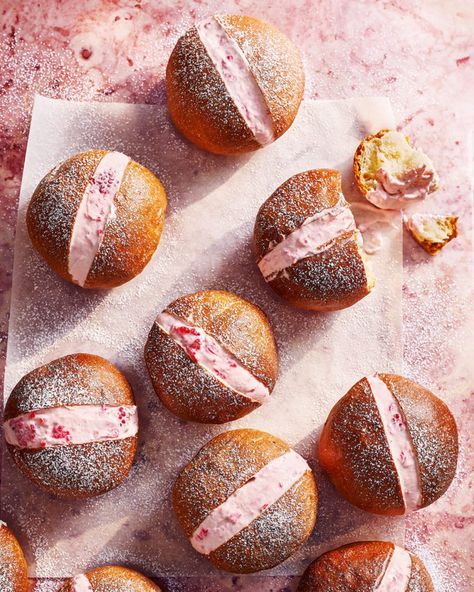 Raspberry cream maritozzi buns Maritozzi Recipe, Fruit Buns, Cream Buns, Summer Fruit Recipes, Baking Challenge, Cream Bun, Lemon Sponge, Italian Recipes Dessert, Raspberry Cream