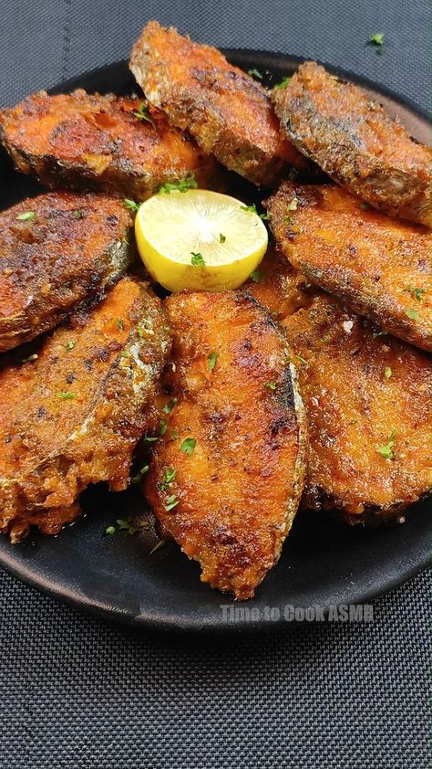 Masala Fish Fry, Masala Fish, Kashmiri Chilli, Fry Fish, Kebab Recipes, Food Crush, Fish Fry, Turmeric Powder, Green Chilli