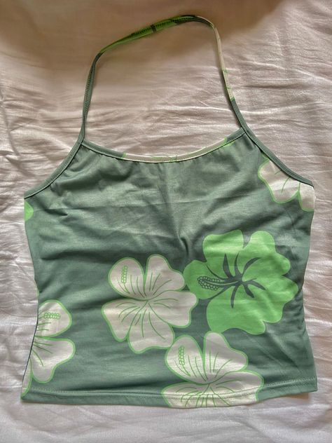 Hawaiian Summer Outfits, 2000s Summer Fashion, Hawaiian Style Fashion, Rikki H2o, Hawaiian Clothes, Hawaiian Top, Beach Girl Aesthetic, Beach Fits, Hawaiian Outfit