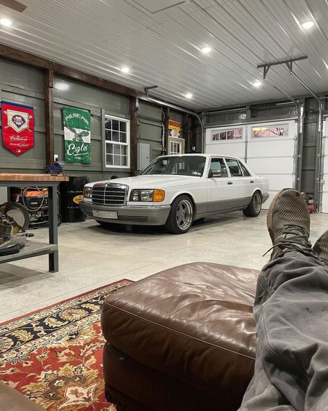 Tuner Garage, Garage Setup, Garage Man Cave Ideas, Mancave Garage, Garage To Living Space, Garage Workshop Plans, Garage Style, Mechanic Shop, Luxury Garage